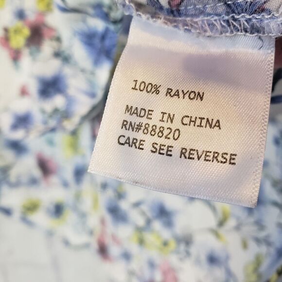 KENAR Cap Sleeve Floral Lightweight Blouse - Picture 5 of 9